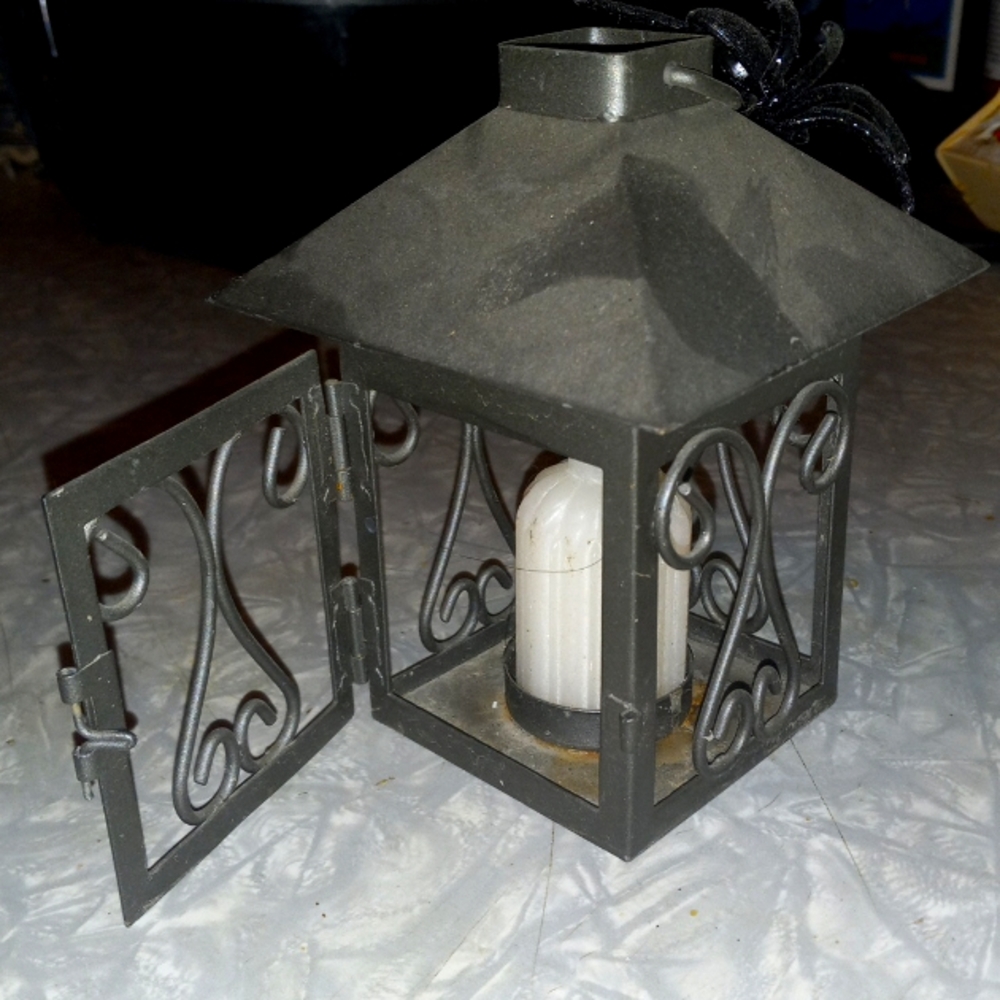 Latern metal elegant design hang or sit